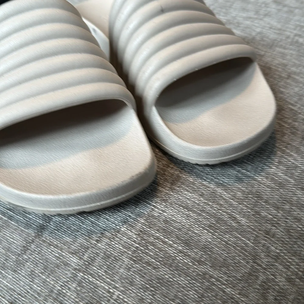 Girlfriend collective white flip-flops